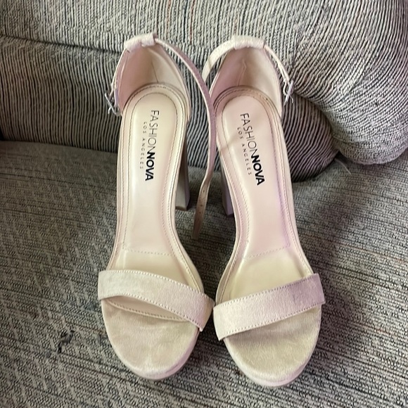 Brand new fashion nova size 8 heals - Picture 1 of 3